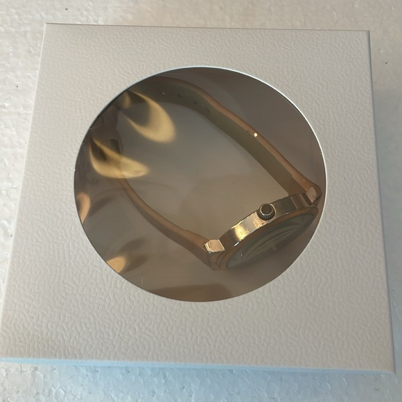 Accutime rose face beige leather band glow in the dark Japanese movement women’s - Picture 7 of 7